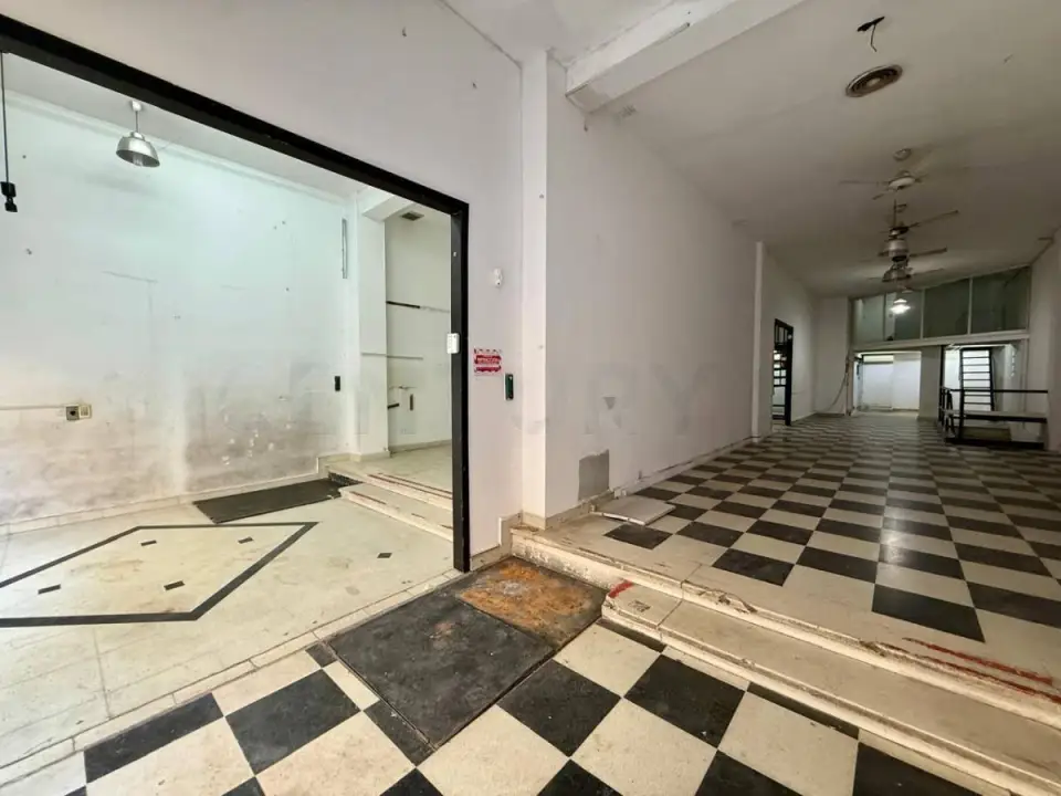 Depósito de 288 m² en Monserrat, foto 2