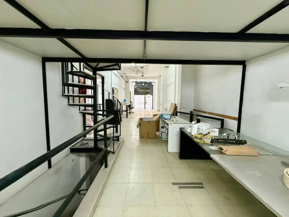 Depósito de 135 m² en Monserrat, foto 2