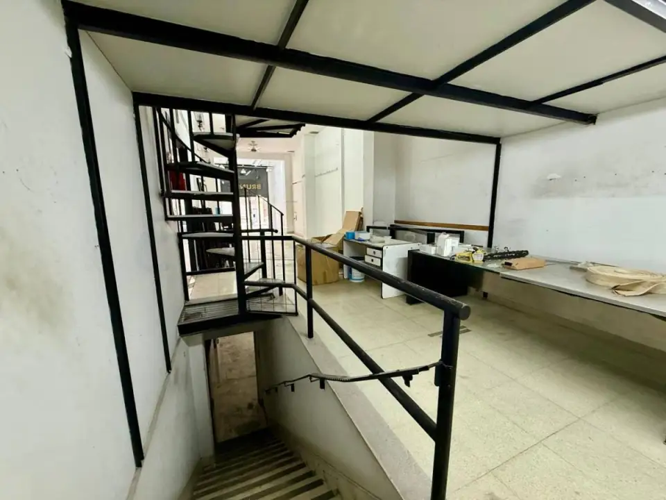 Depósito de 135 m² en Monserrat, foto 3