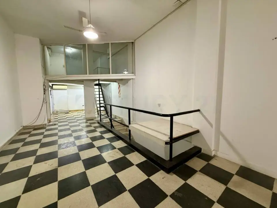 Depósito de 153 m² en Monserrat, foto 2