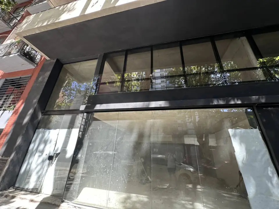Local de 439 m² en Núñez, foto 2