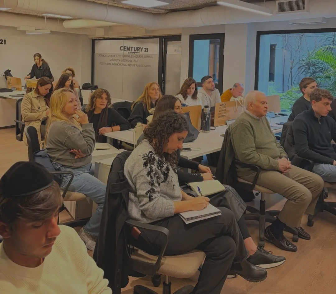 Capacitación en la oficina de Century 21 Billion