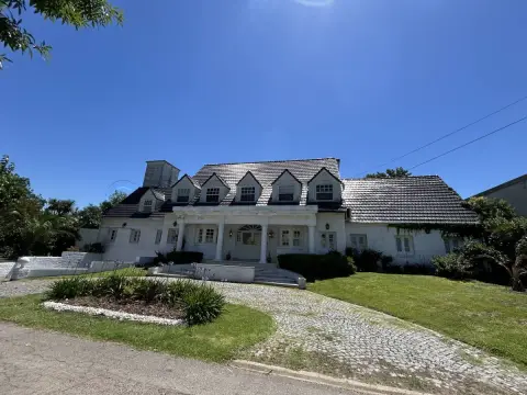 Casa de 10 ambientes en Garín