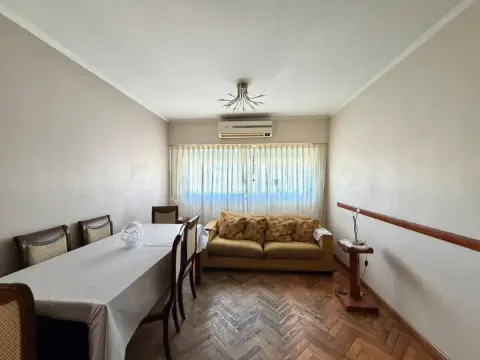Departamento de 3 ambientes en Flores