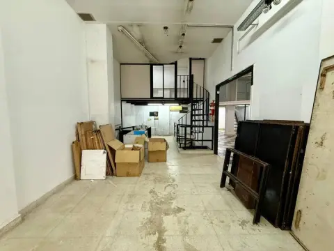 Depósito de 135 m² en Monserrat