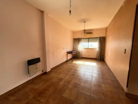 Departamento de 4 ambientes en Lanús Oeste