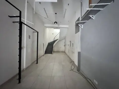 Local de 147 m² en Once